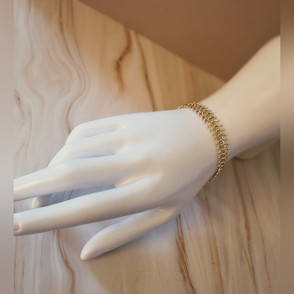 💥 18K Gold Plated Fishbone Bracelet – Waterproof & Tarnish-Resistant - Picture 3 of 14